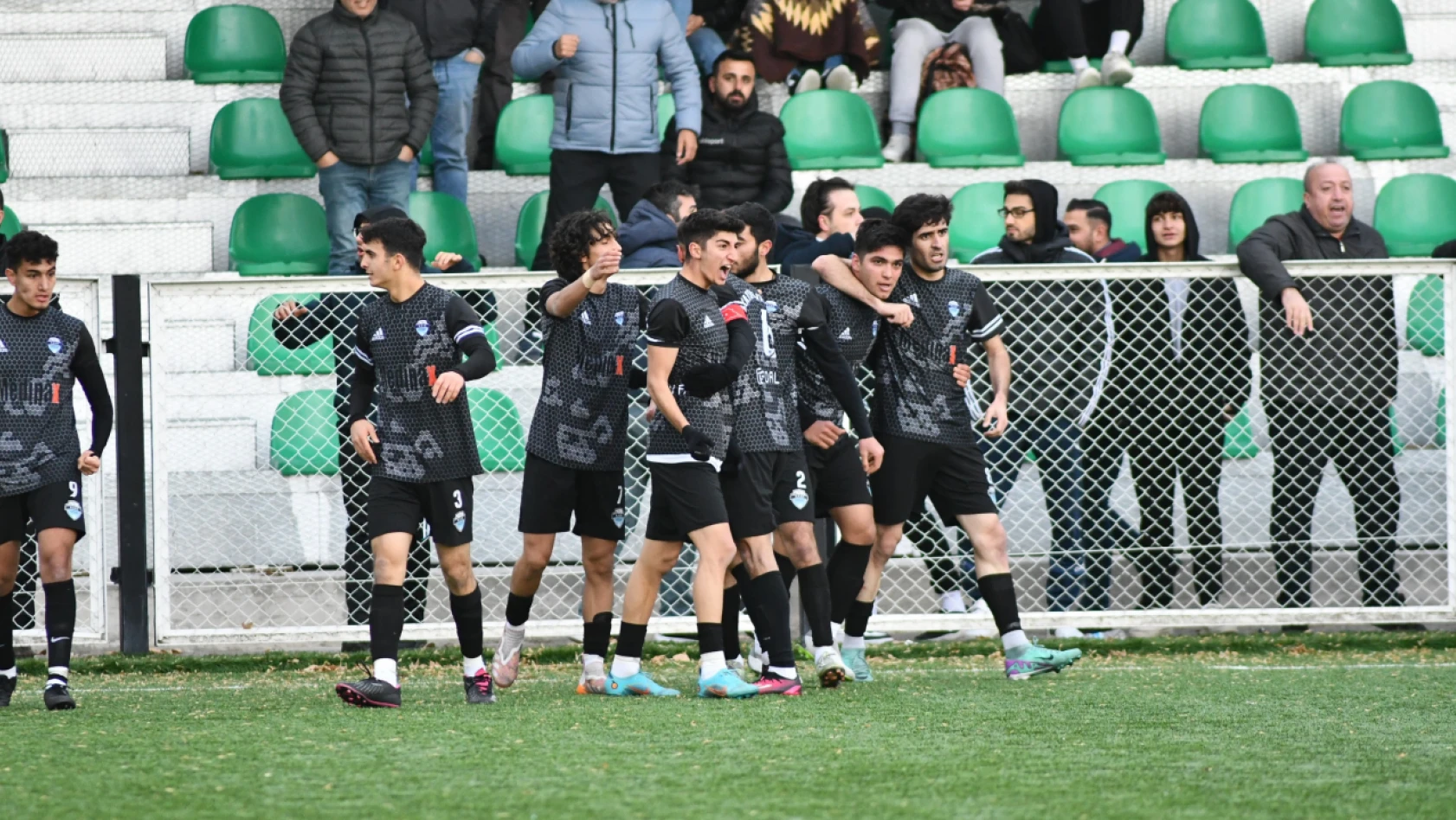 Kayserigücü FK ile Kayseri Atletikspor haftayı 1 puanla kapattı