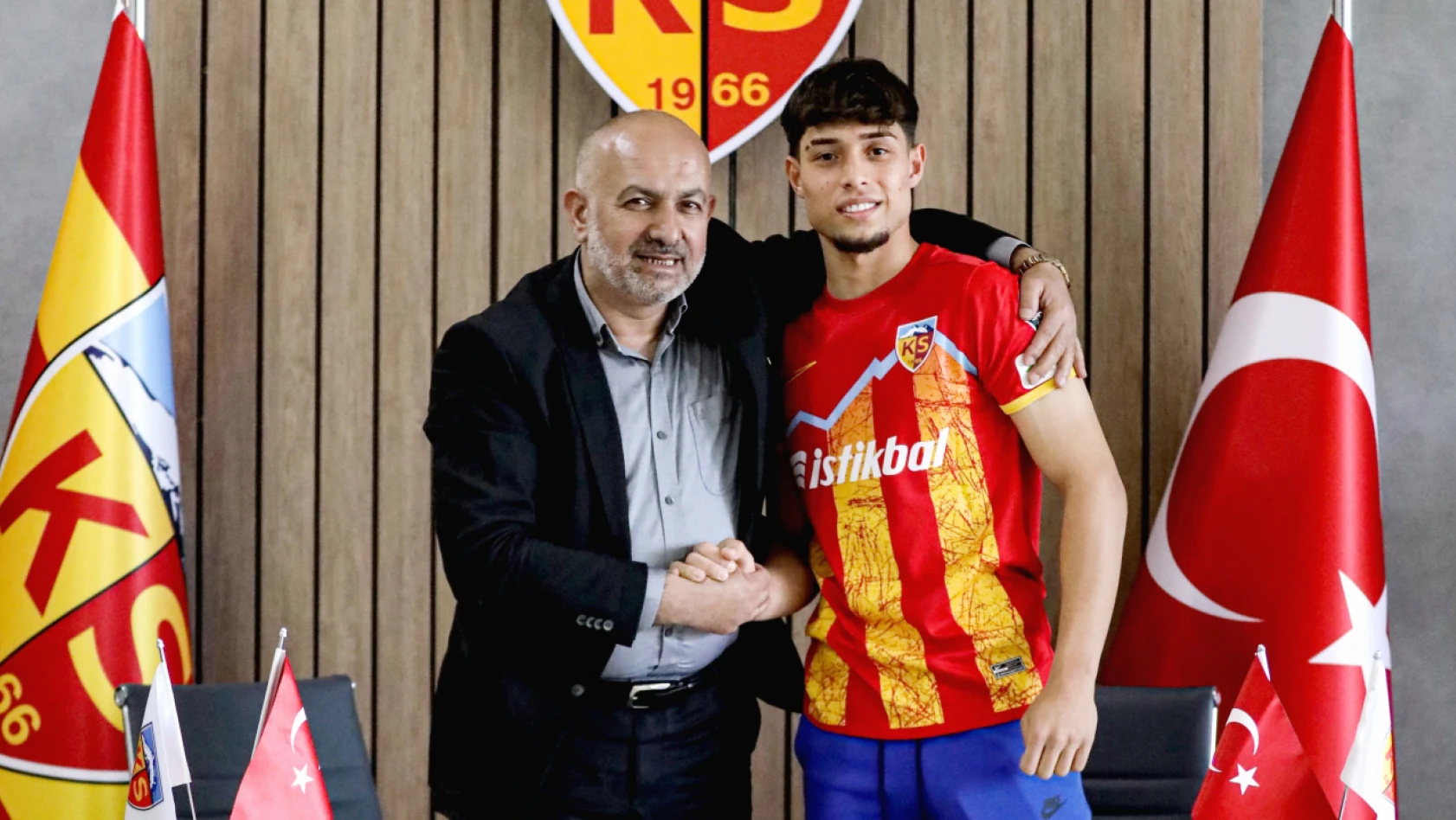 Kayserispor'da Talha Sarıslan 2 yıllık yeni sözleşmeye yeniledi