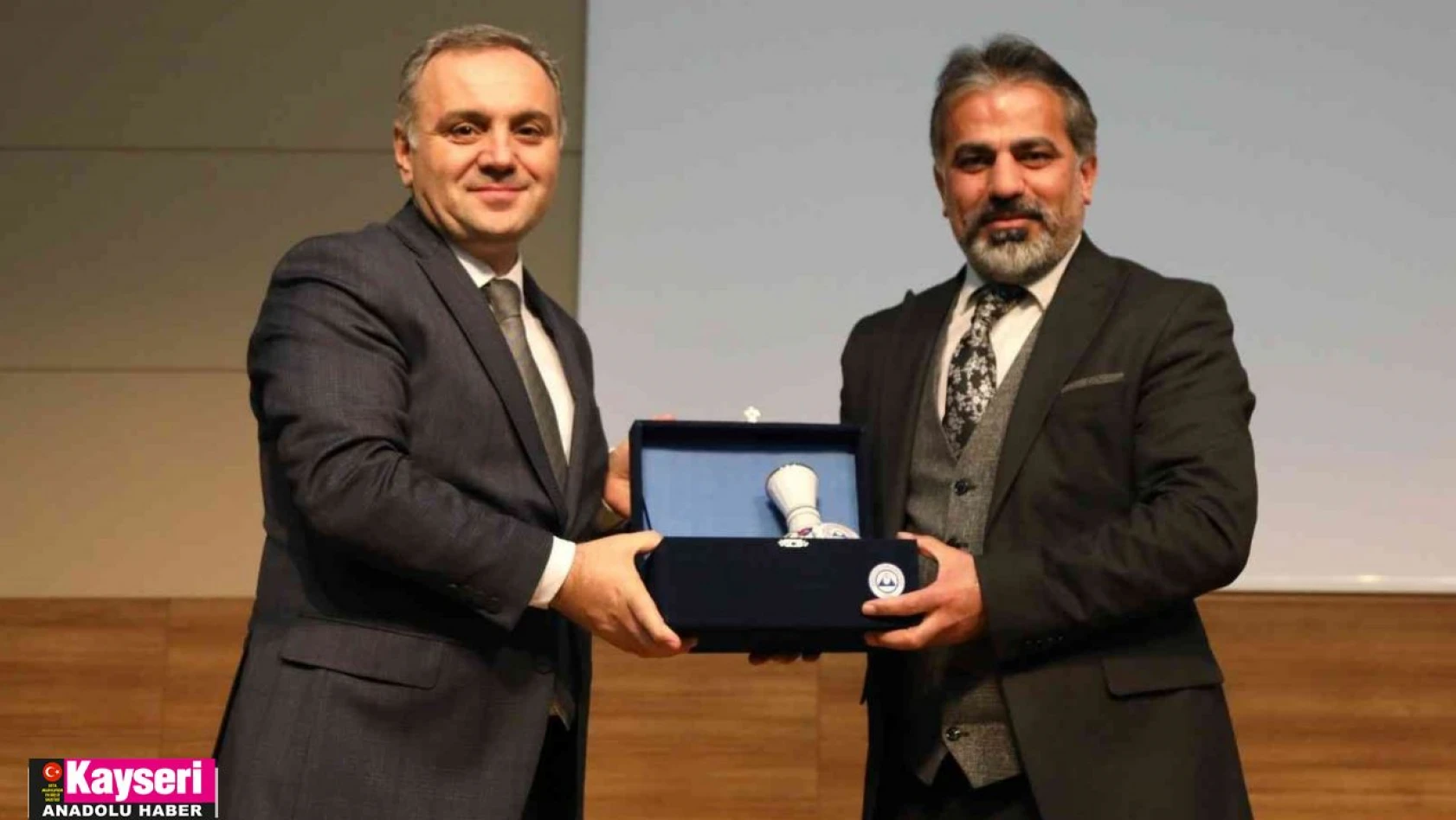 KGC Başkanı Metin Kösedağ, ERÜ'de konferans verdi