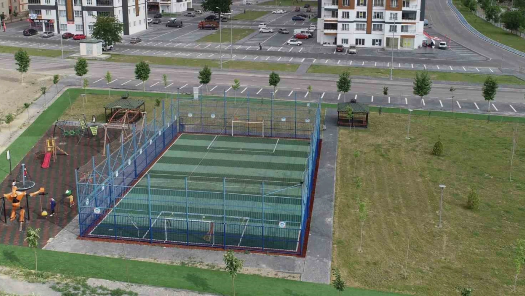Melikgazi'de 4 mahalleye futbol sahası yapılacak