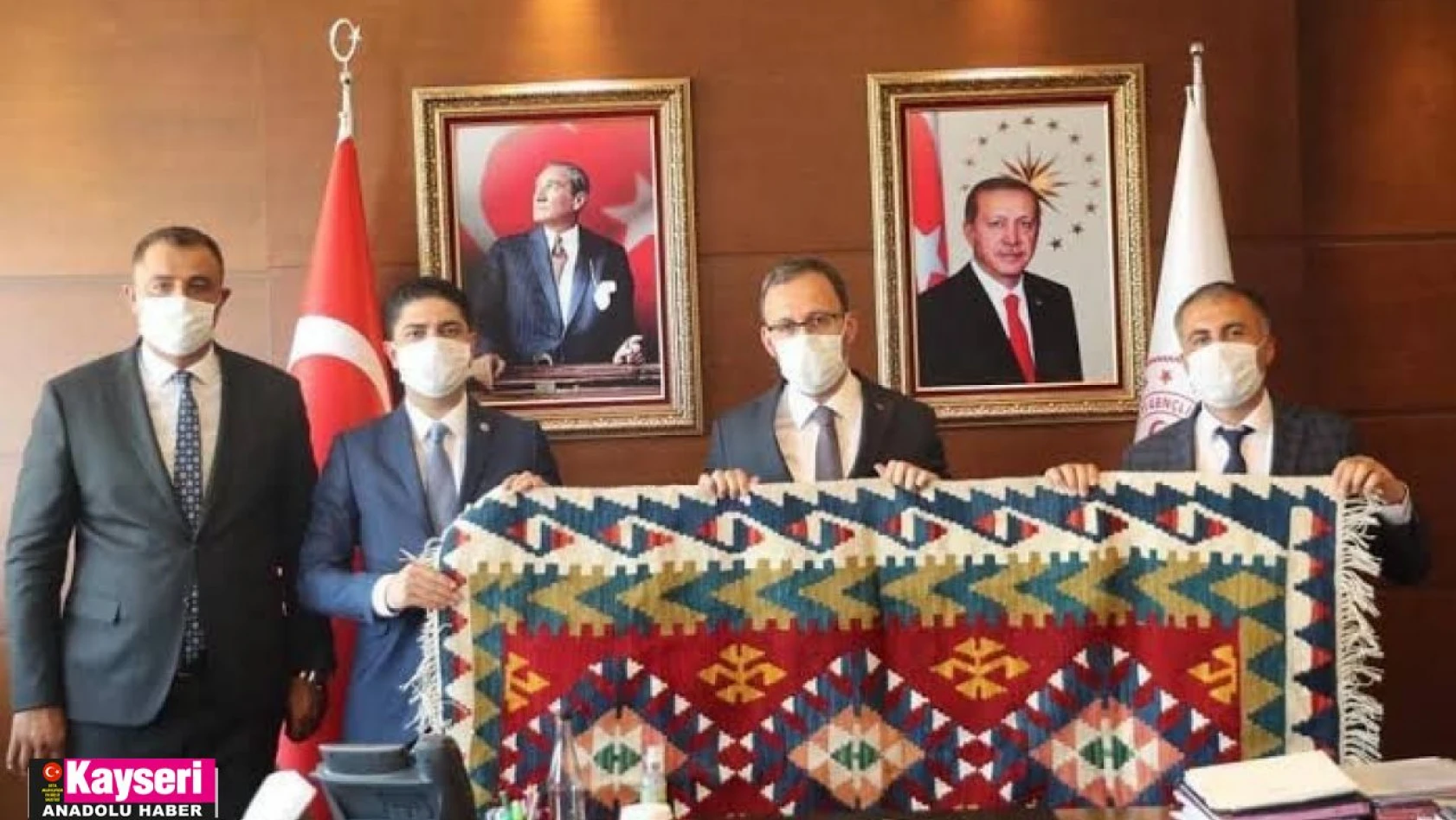 MHP'li Özdemir, Kayseri'ye yapılan spor tesislerini duyurdu