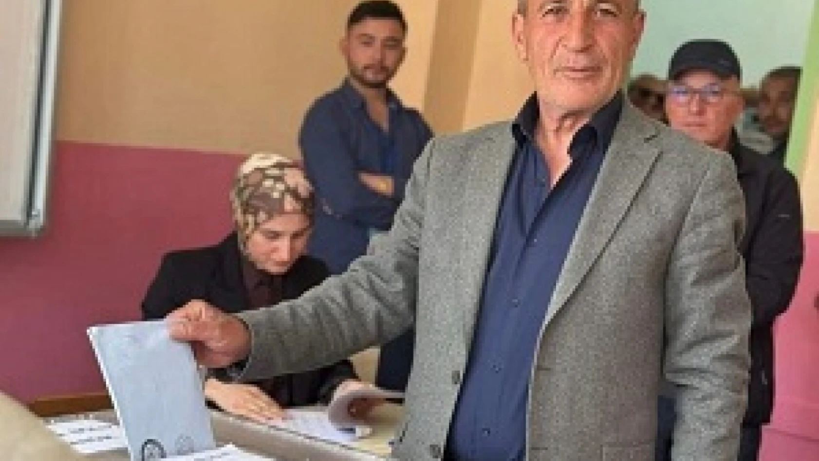 Mustafa Dursun, Akkışla'da 2 bin 7 oy aldı