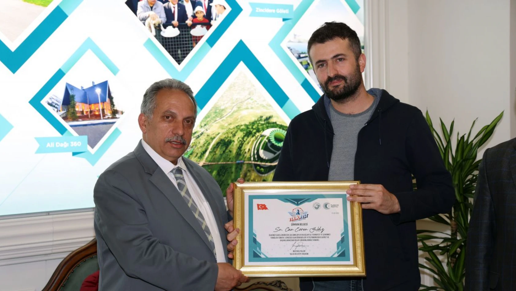 Mustafa Yalçın, TEKNOFEST öğrencilerini makamında ağırladı