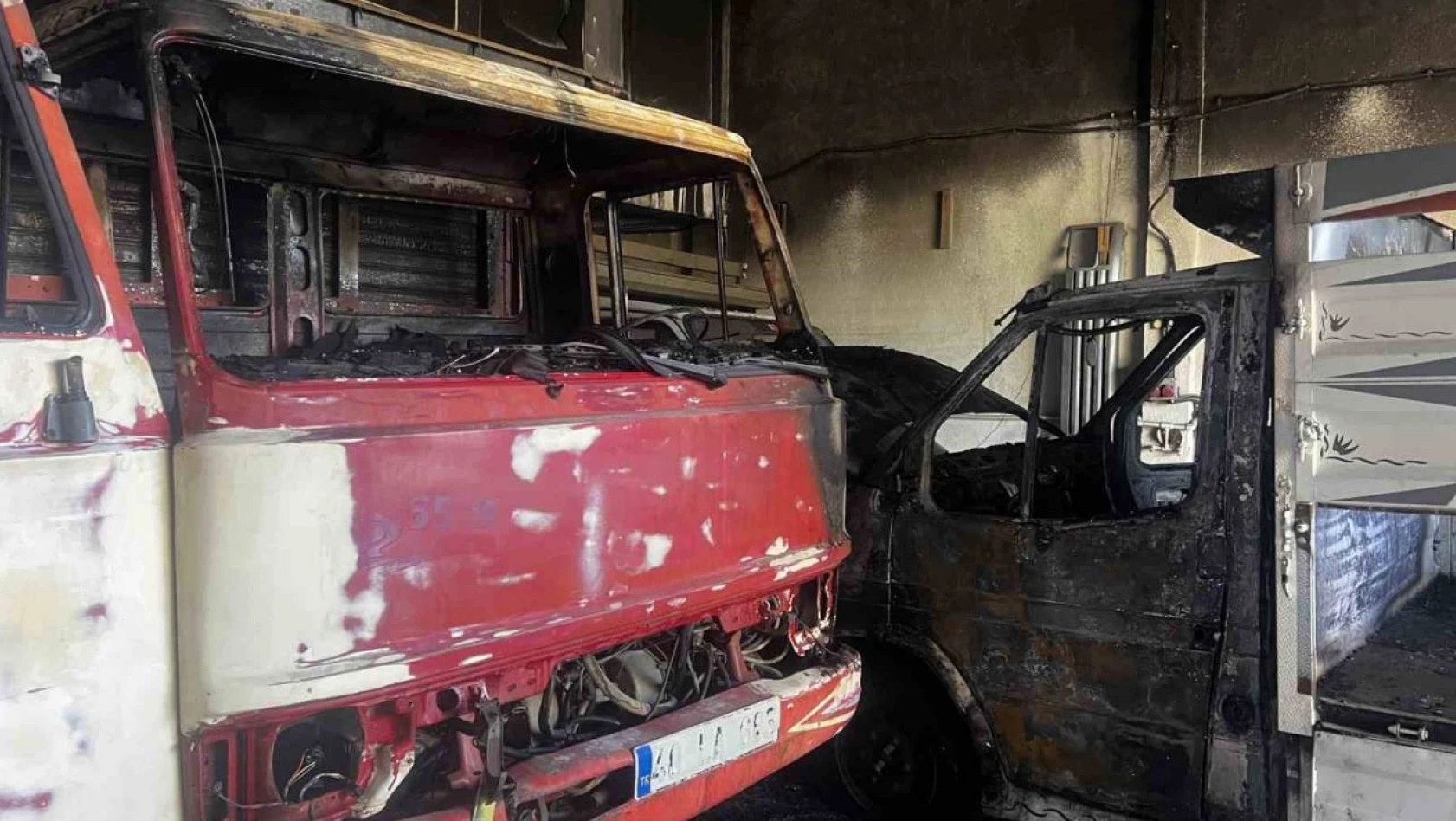 Nevşehir'de işyerinde çıkan yangında 1 kişi yaralandı, 3 araçta hasar oluştu