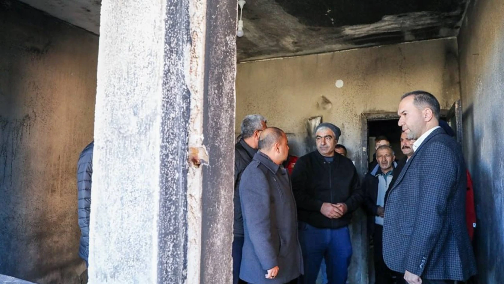 Niğde'de evi yanan ailelere Başkan Özdemir'den ziyaret