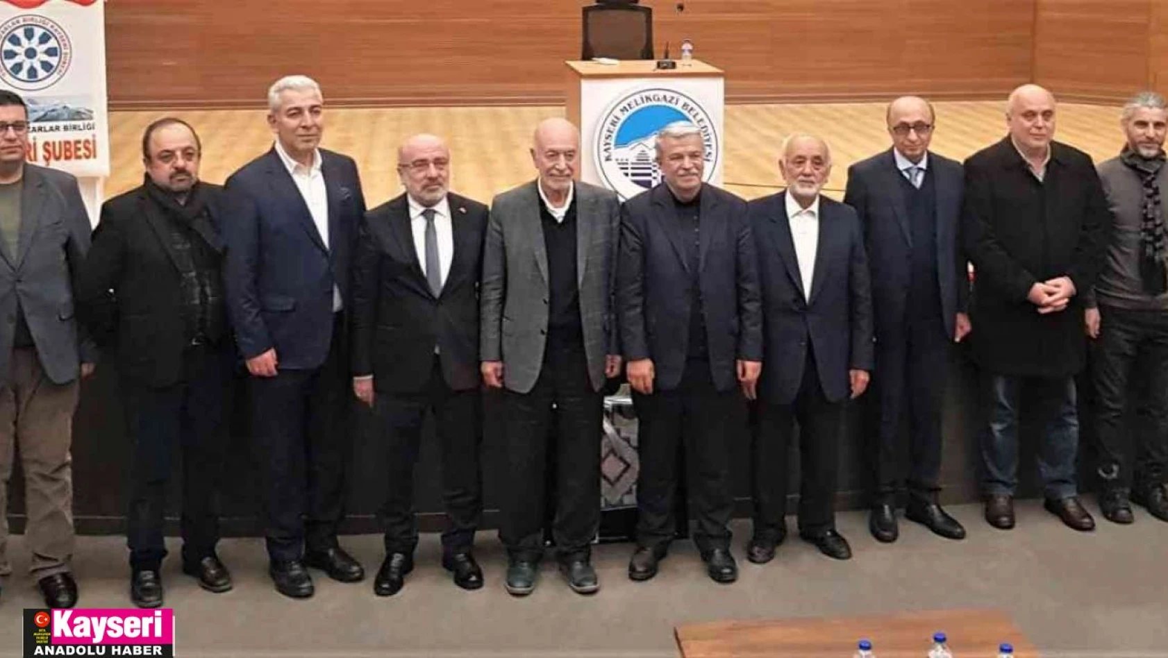 Mengüşoğlu 'Ahlak ve Düşünce Adamı Mehmet Akif' konferansına katıldı