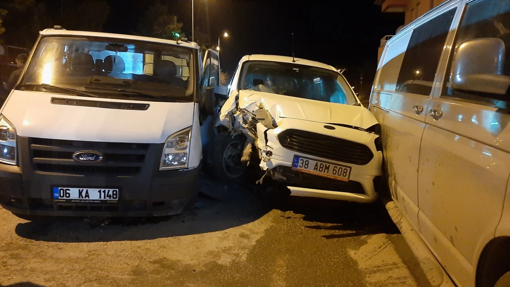 Sarıoğlan'da Trafik Kazası - Yaralılar Var