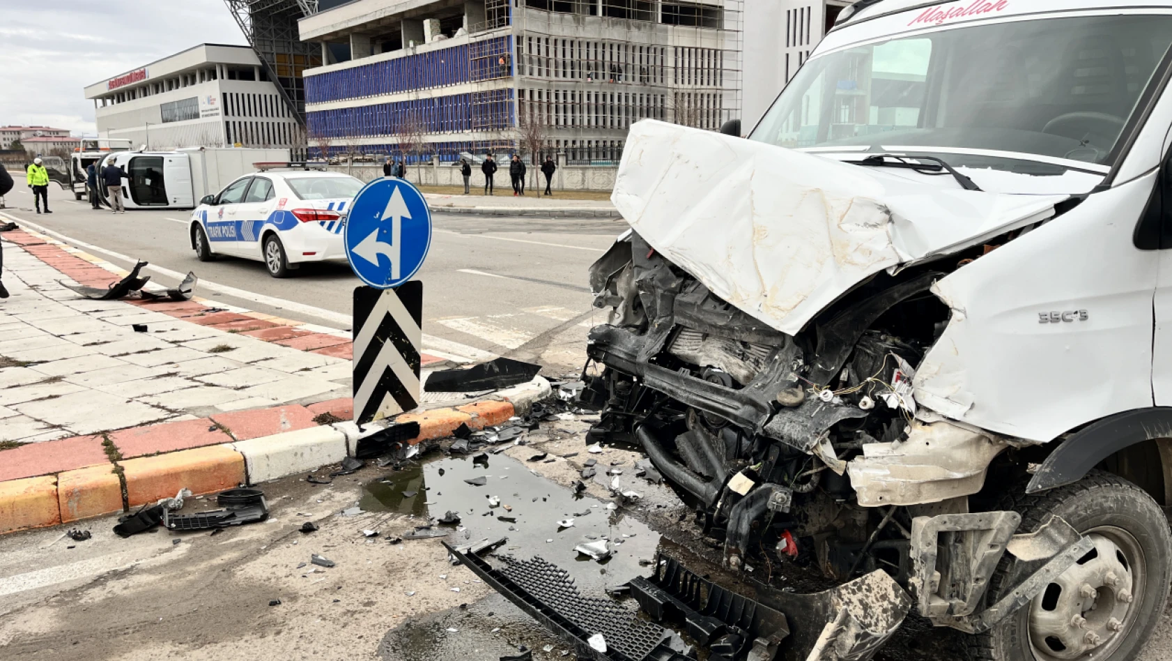 Sivas'ta feci kaza: Kavşakta çarpıştılar!