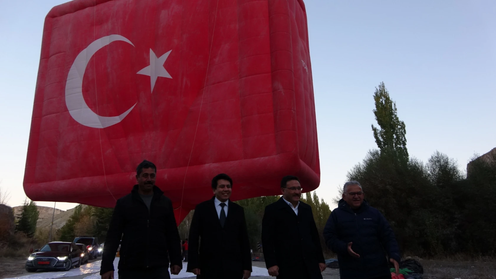 Soğanlı'da, Türk bayraklı sıcak hava balonları havalandı