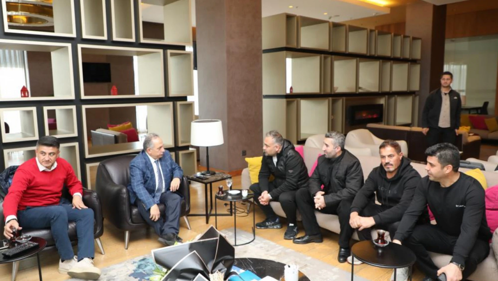 Talas Belediye Başkanı Mustafa Yalçın Vanspor kafilesine ziyaret etti