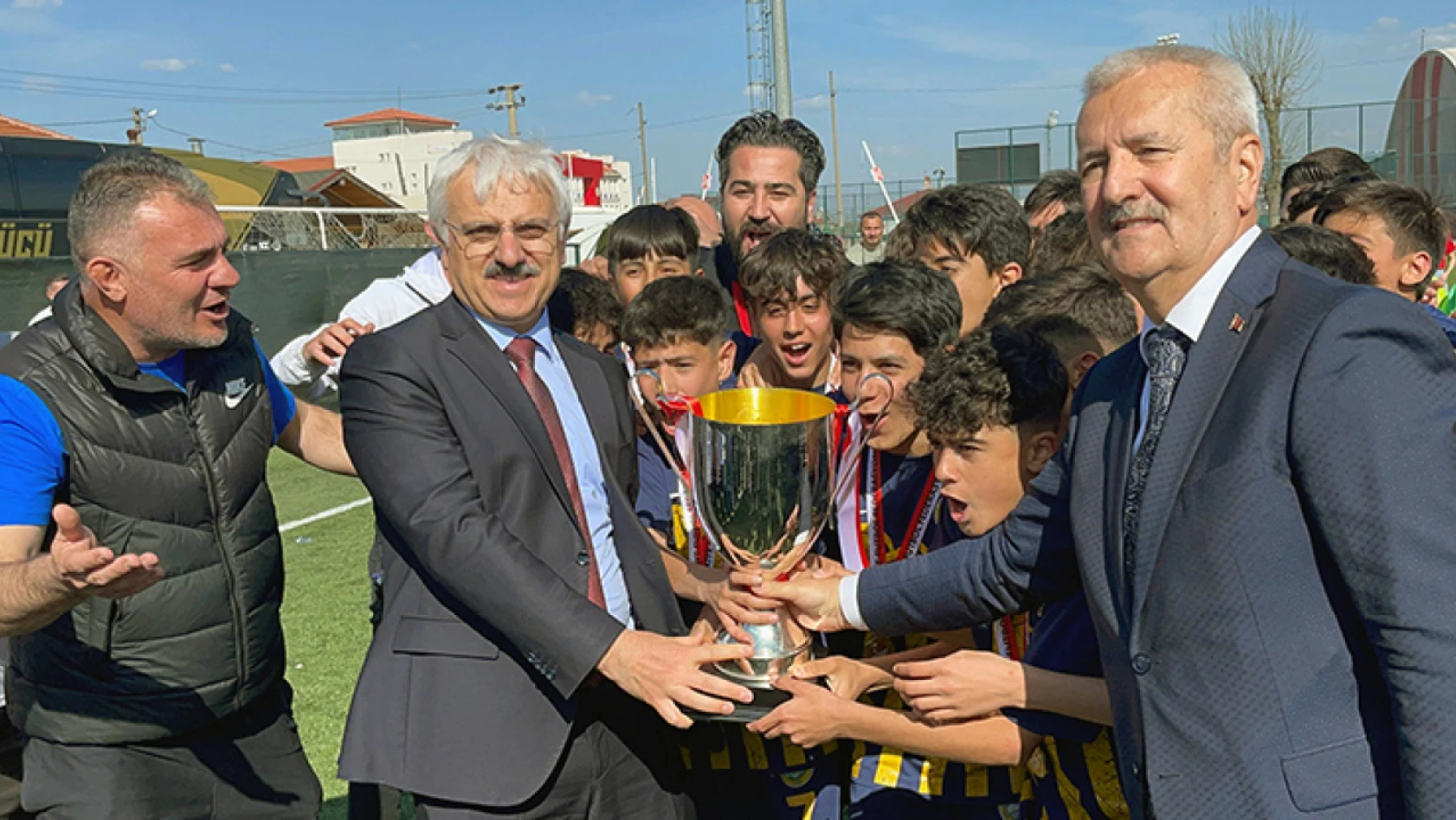 Talasgücü'nün U14'ü Türkiye şampiyonu oldu!