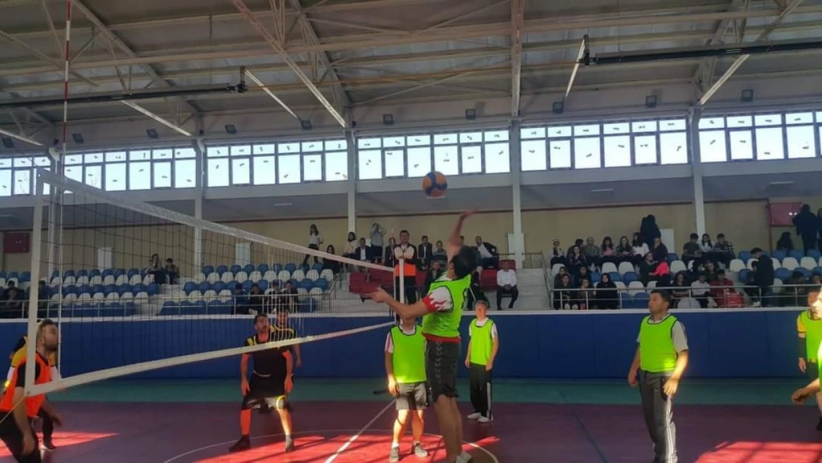 Tomarza'da Cumhuriyet Kupası Voleybol Turnuvası başladı