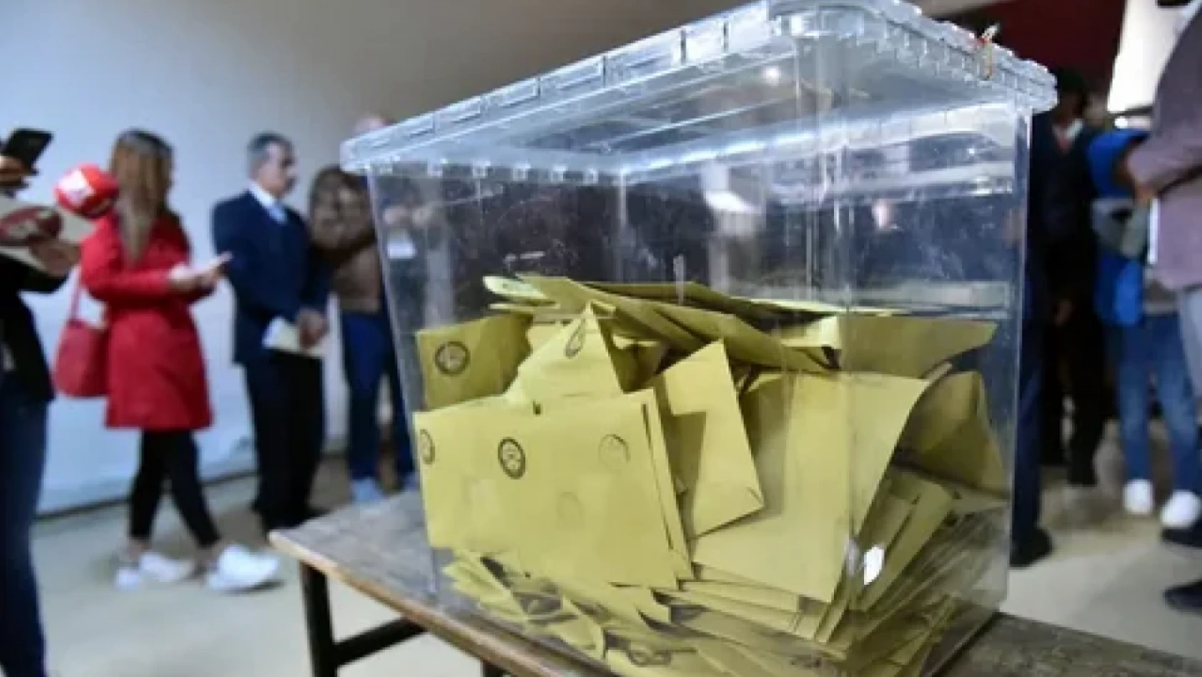 Tüm Türkiye'de oy verme işlemi sona erdi, sayım işlemi başladı