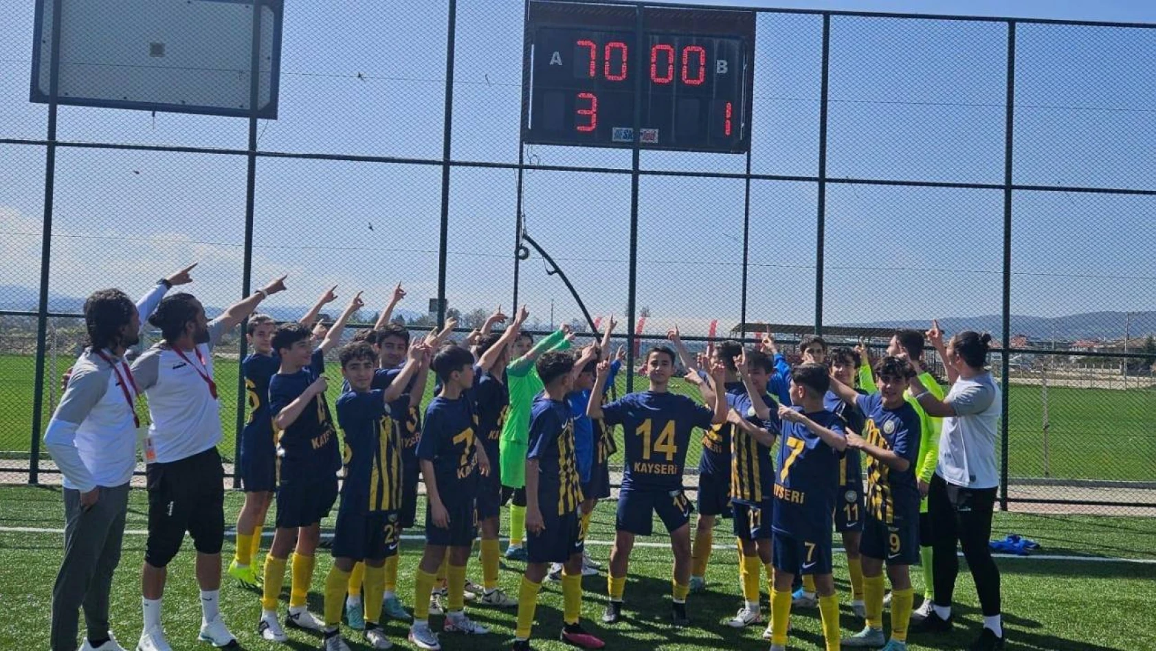 U14 Türkiye Futbol Şampiyonası'nda şampiyon oldular!