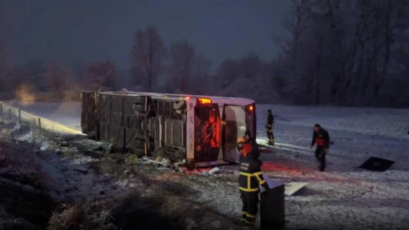 Yolcu otobüsü devrildi: 6 kişi hayatını kaybetti çok sayıda yaralı var