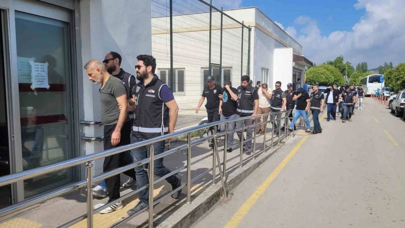 Adana'da 10 Kişi Tutuklandı!