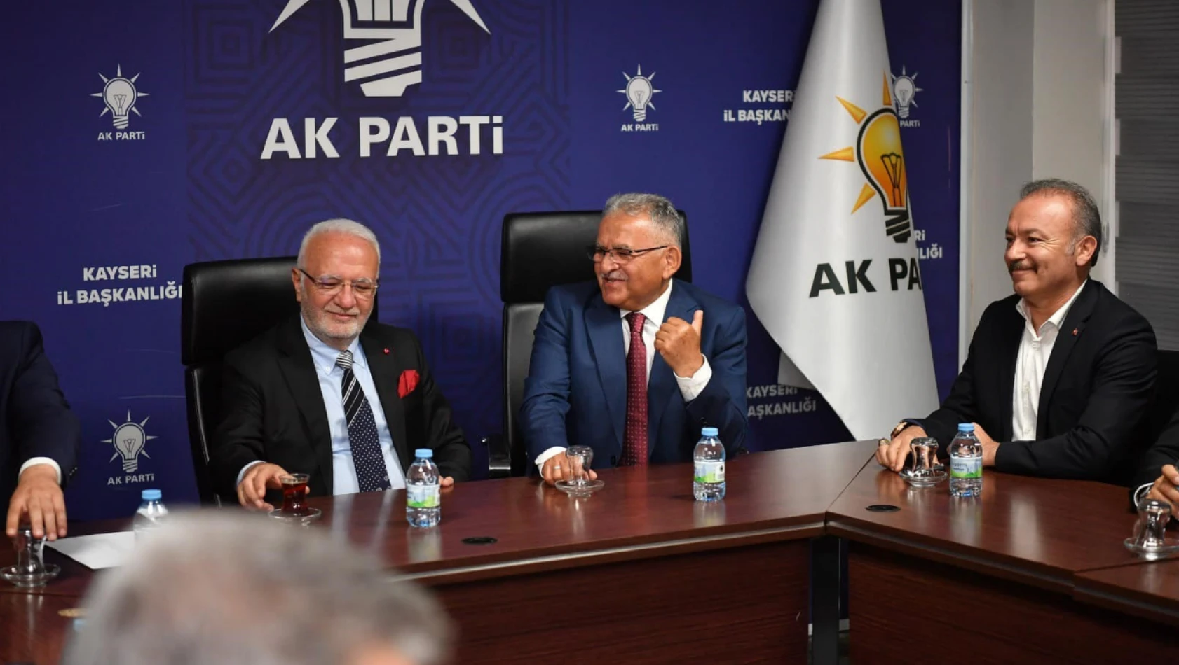 AK Parti Kayseri İl Başkanlığı'nda Yönetim Kurulu Toplandı...