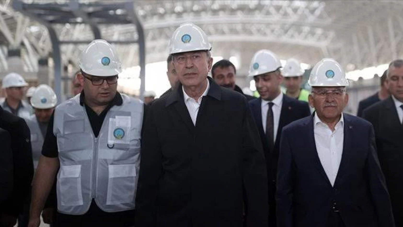 Bakan Akar Kayseri Havalimanı yeni terminal binasını inceledi