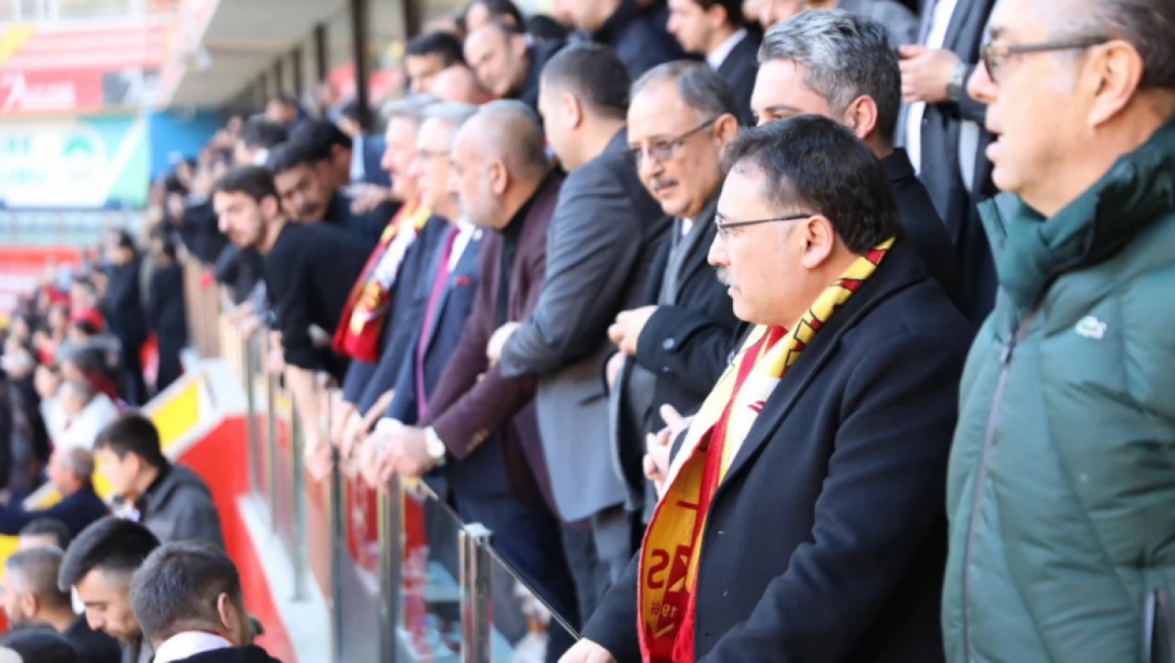 Bakan Özhaseki Kayserispor'u Yalnız Bırakmadı