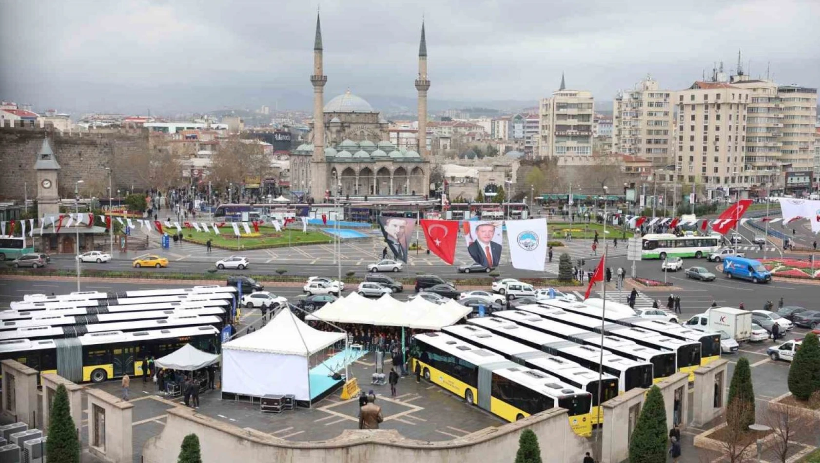 Başkan Büyükkılıç, 12 adet yeni otobüsü tanıttı