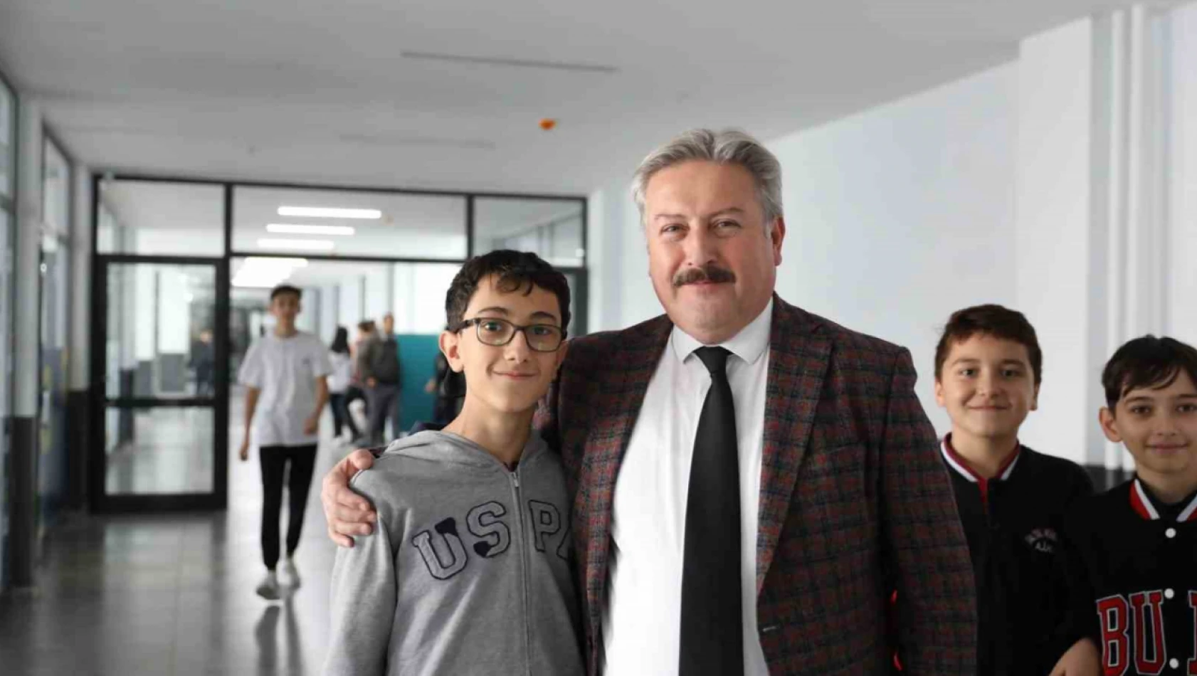 Başkan Palancıoğlu, öğretmenler ile bir araya gelerek günlerini kutladı
