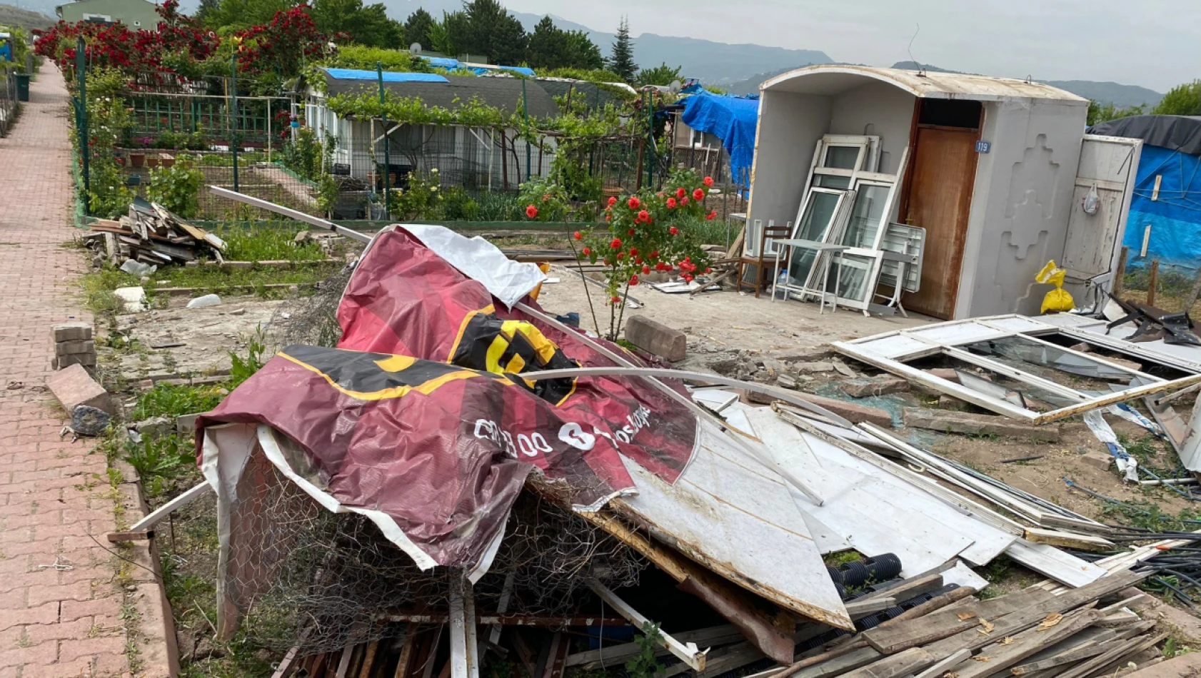 Bomba iddia - Hobi bahçelerinde kaos sürüyor - Resmen yakıp çıktılar!