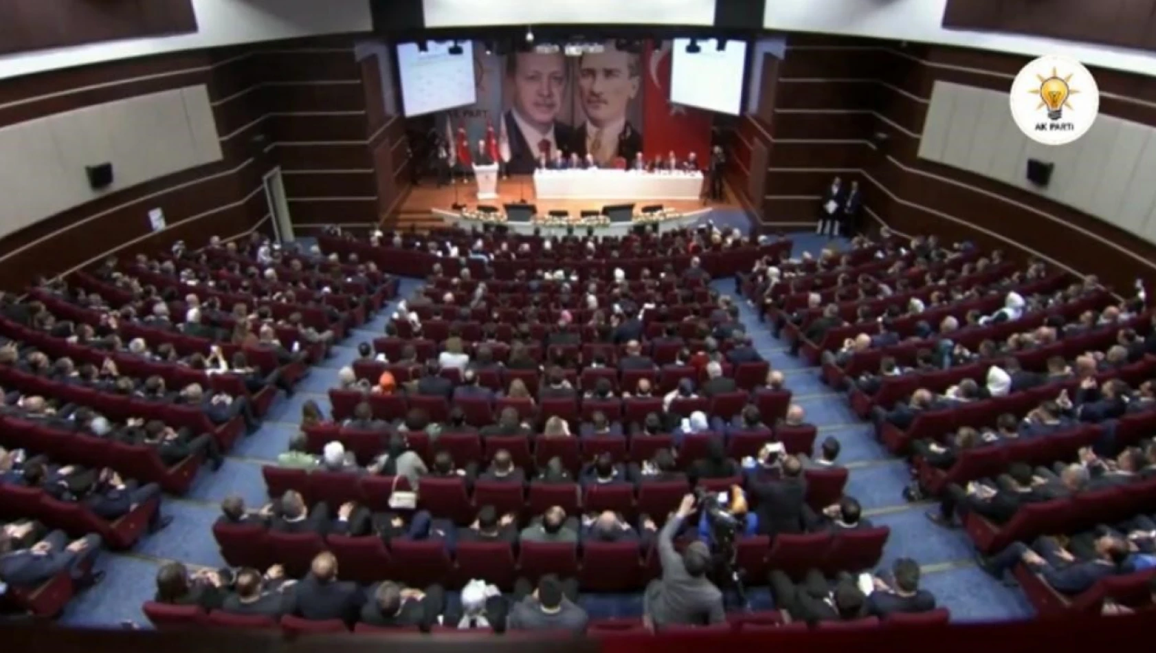 Büyükkılıç, Erdoğan'ın Konuştuğu AK Parti Toplantısında...