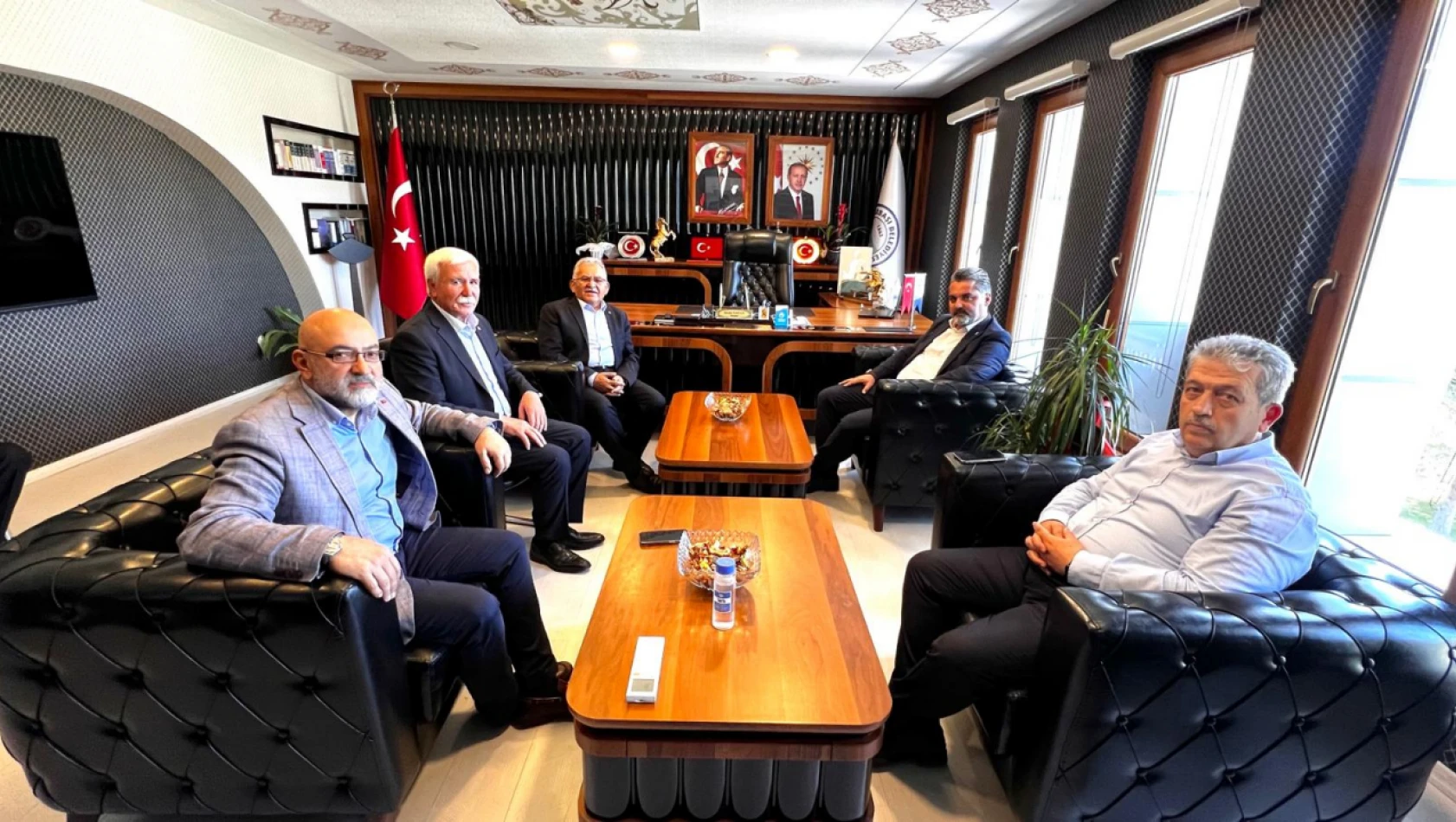 Büyükkılıç ve Heyeti Pınarbaşı Belediye Başkanı Yağan'ı Ziyaret Etti