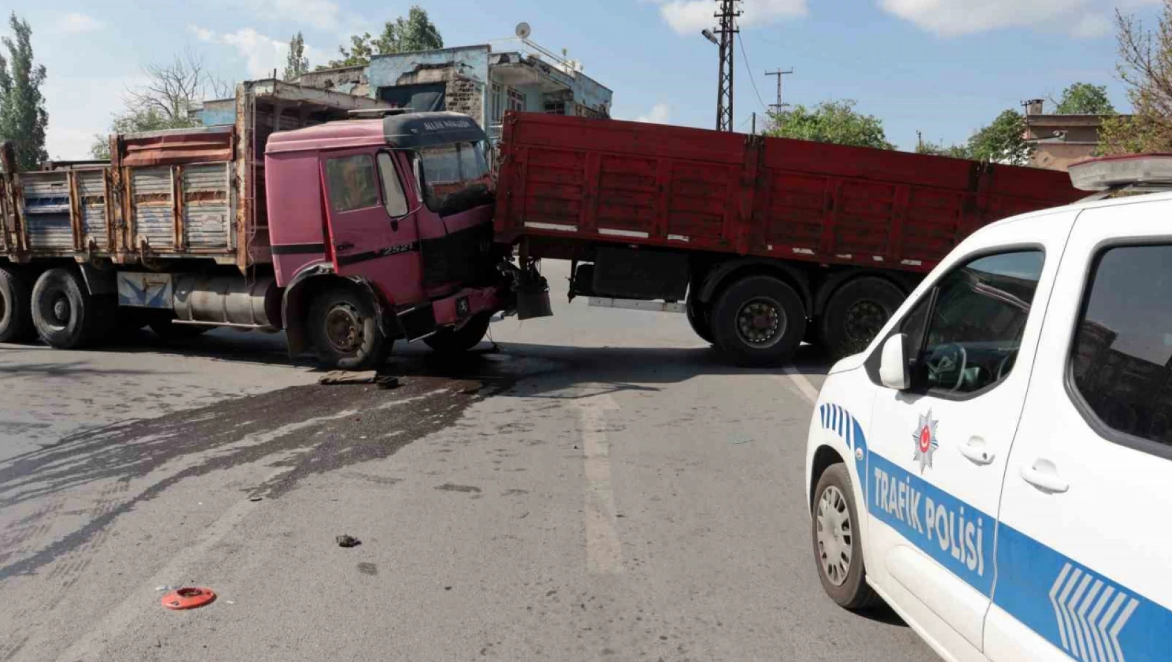 Freni patlayan araç dehşet saçtı