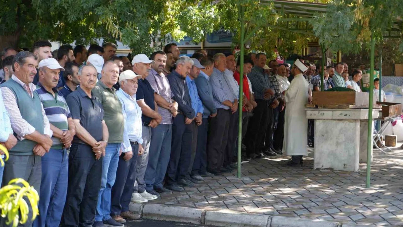 Boğulan baba ve kızı defnedildi