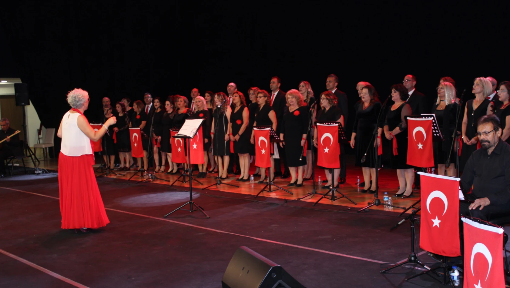 Karaoğlu, 'Cumhuriyetin kuruluşunu kutlamak bu milletin hakkı'
