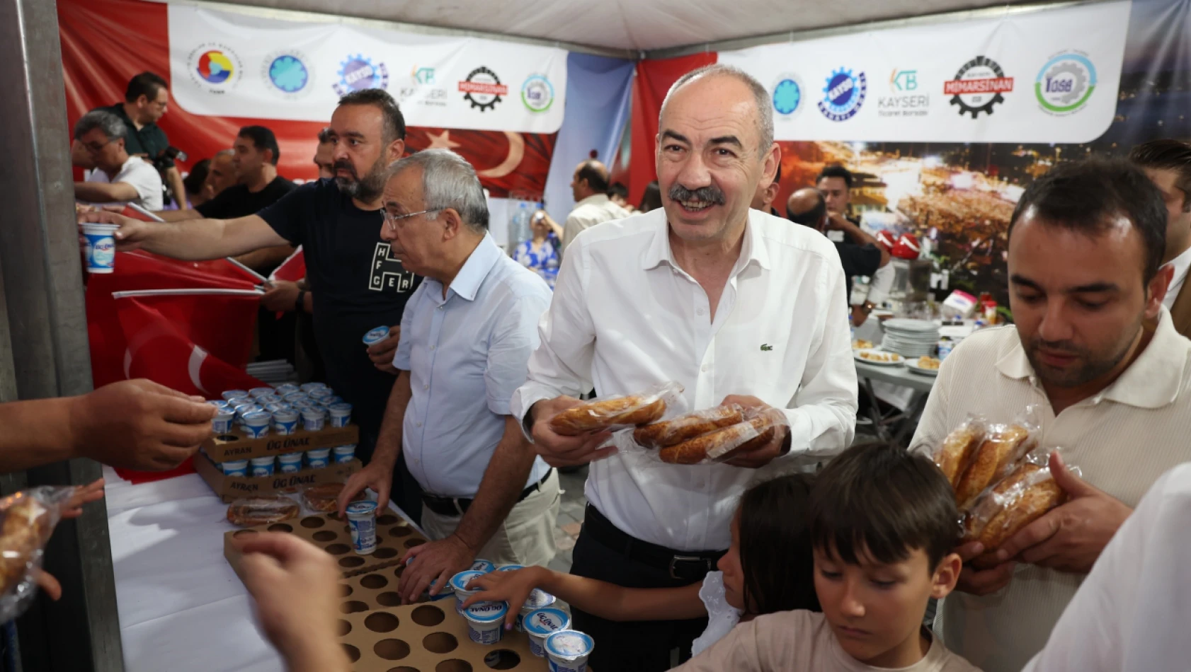 Kayseri'nin ticaret odaları demokrasi çadırında yerini aldı