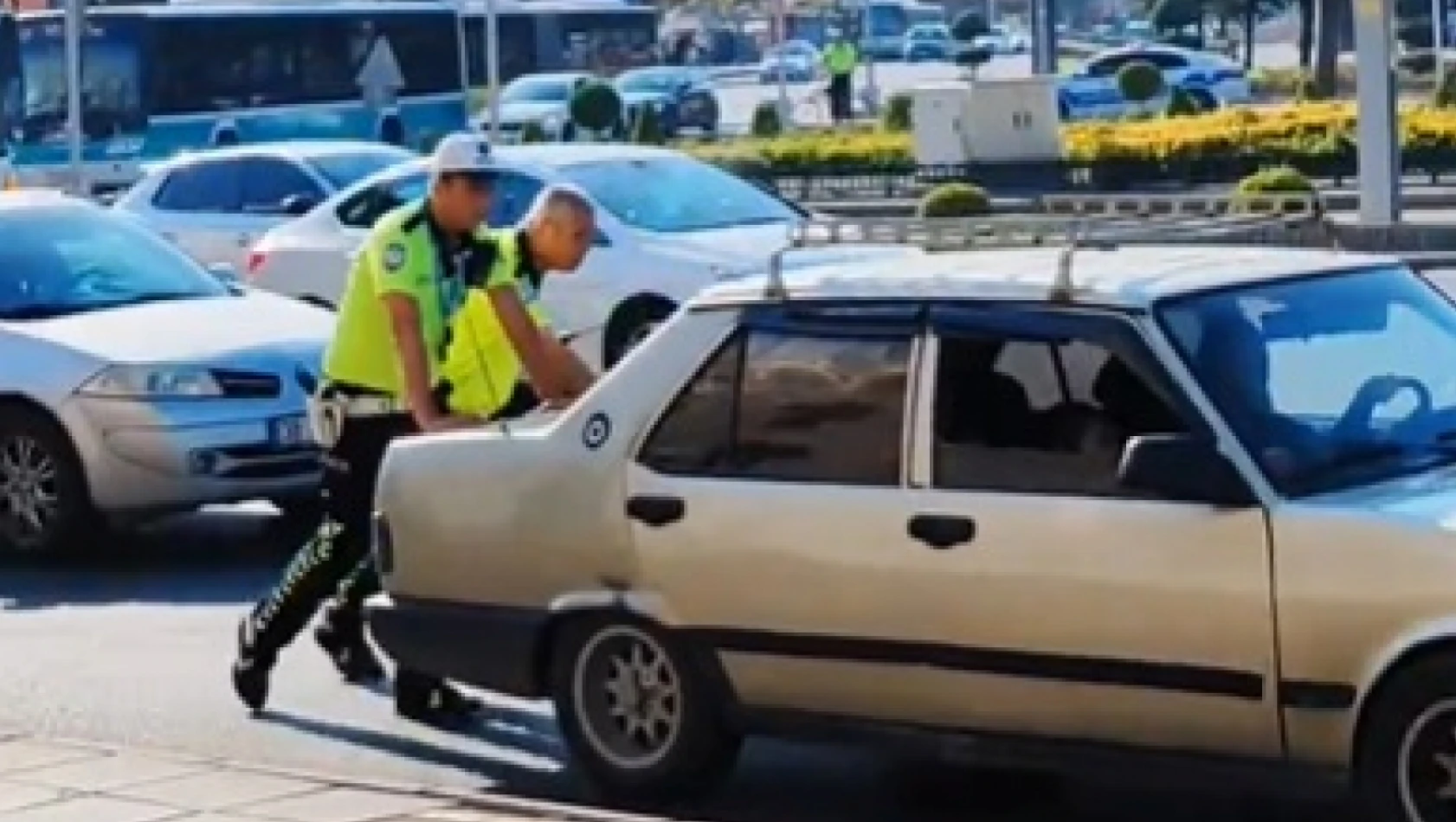 Kayseri Cumhuriyet Meydanı'nda tebessüm ettiren anlar...