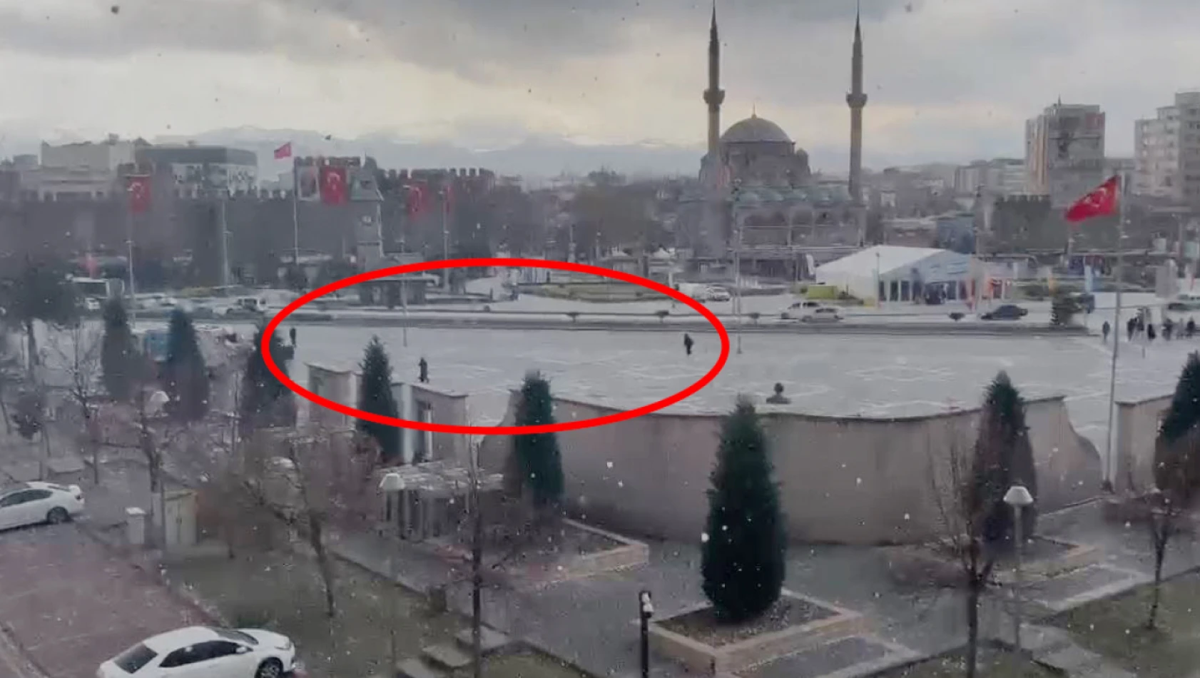 Kayseri'de bir anda oldu – Vatandaşlar kaçacak yer aradı!