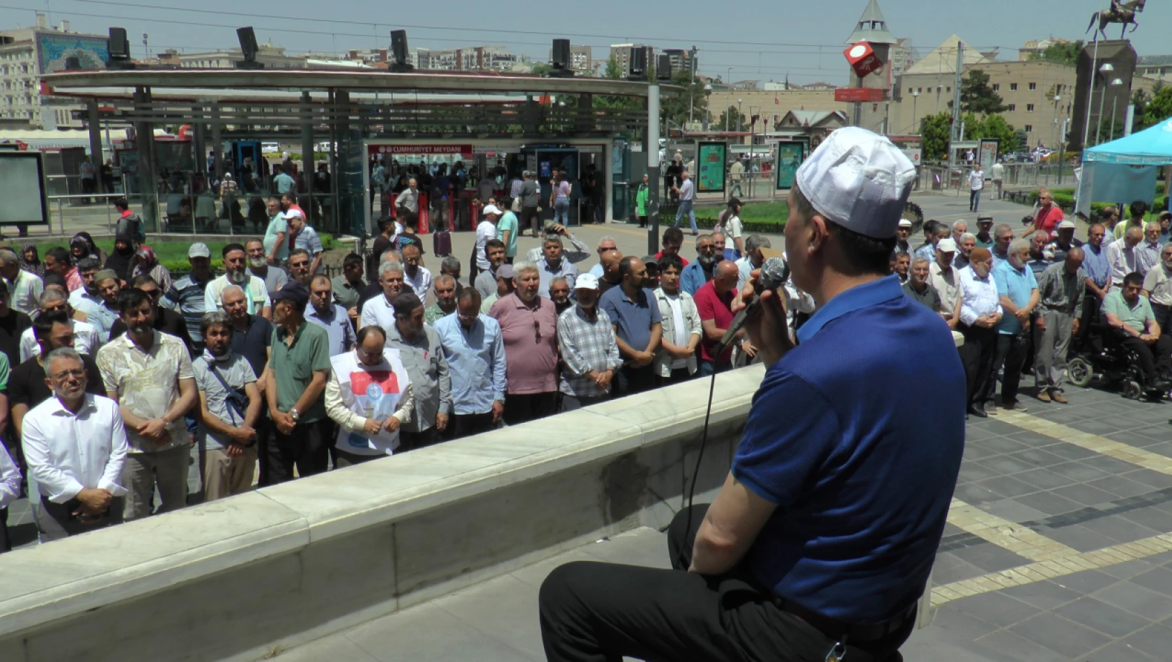 Kayseri'de Gıyabi Cenaze Namazı ile Filistin Şehitlerine Dua