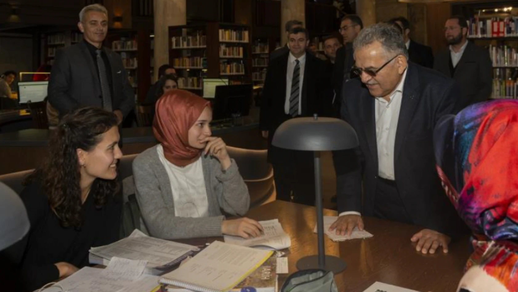 Kayseri'de kütüphaneler yüz binlerce kişiyi ağırladı!