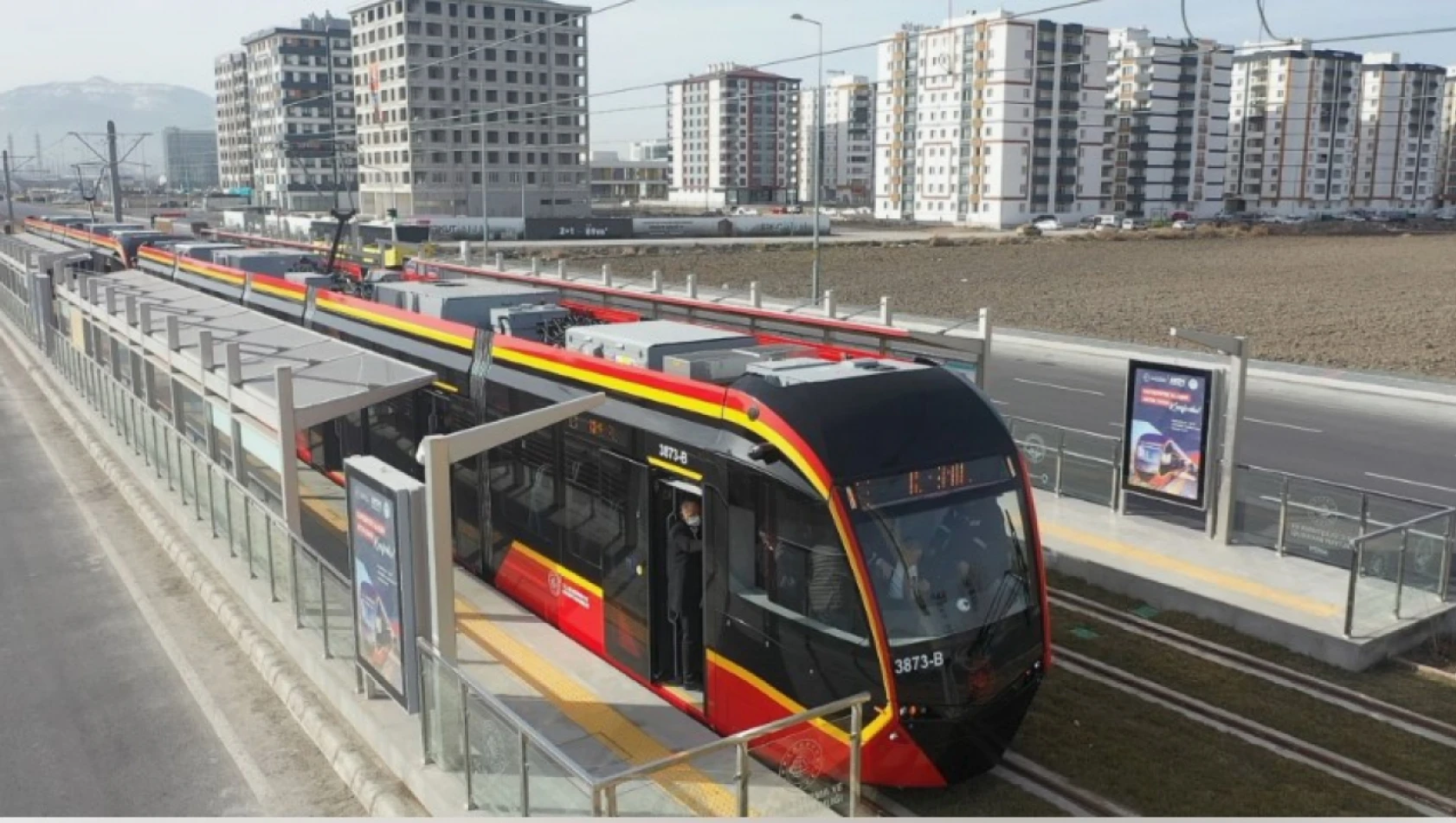 Kayseri'de Ulaşımda Kriz Yaşanıyor: Tramvaya Uzak, Otobüs Nadir Geliyor!