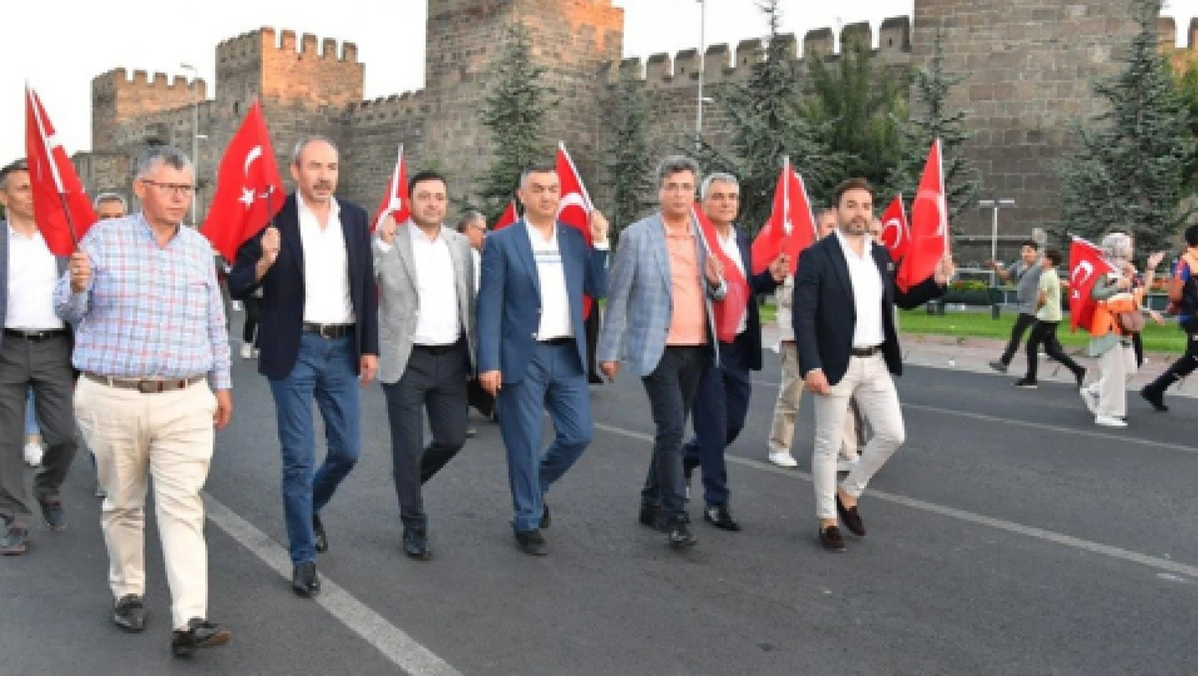 İş Dünyası 'Türkiye Aşkına' yürüdü