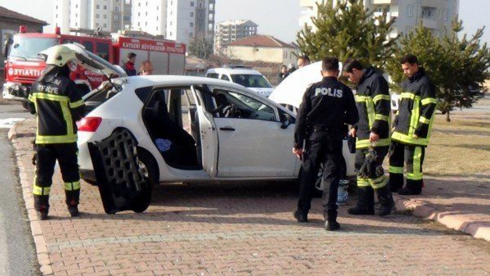 Otomobildeki piknik tüpünden sızan gaz patladı: 1 yaralı