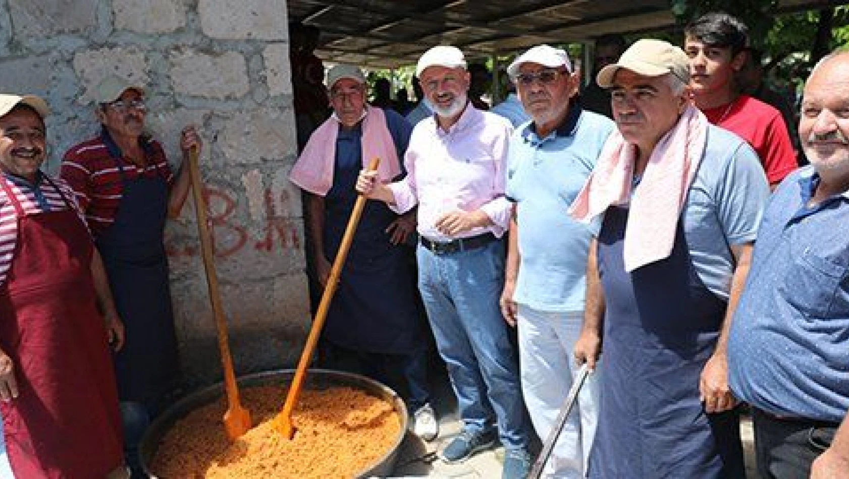 Pilav şenliğine vatandaşlardan yoğun ilgi