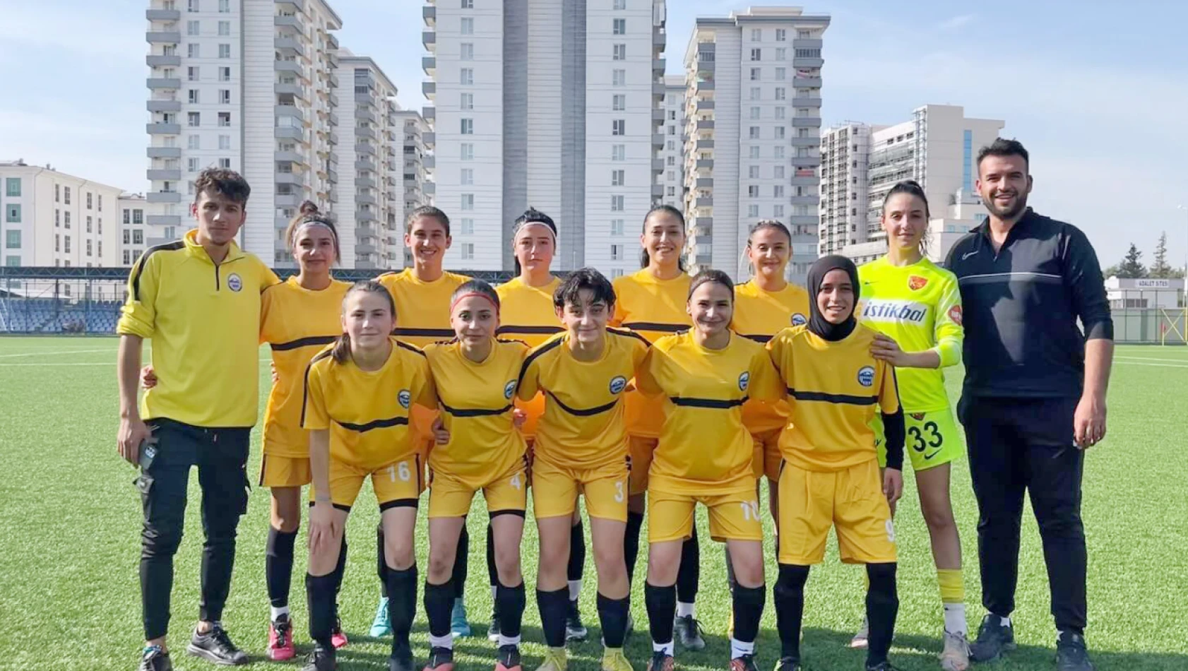 Kayseri Kadın Futbol Takımı 2. Lig'e yükseldi! - Kayseri Futbol Haberleri