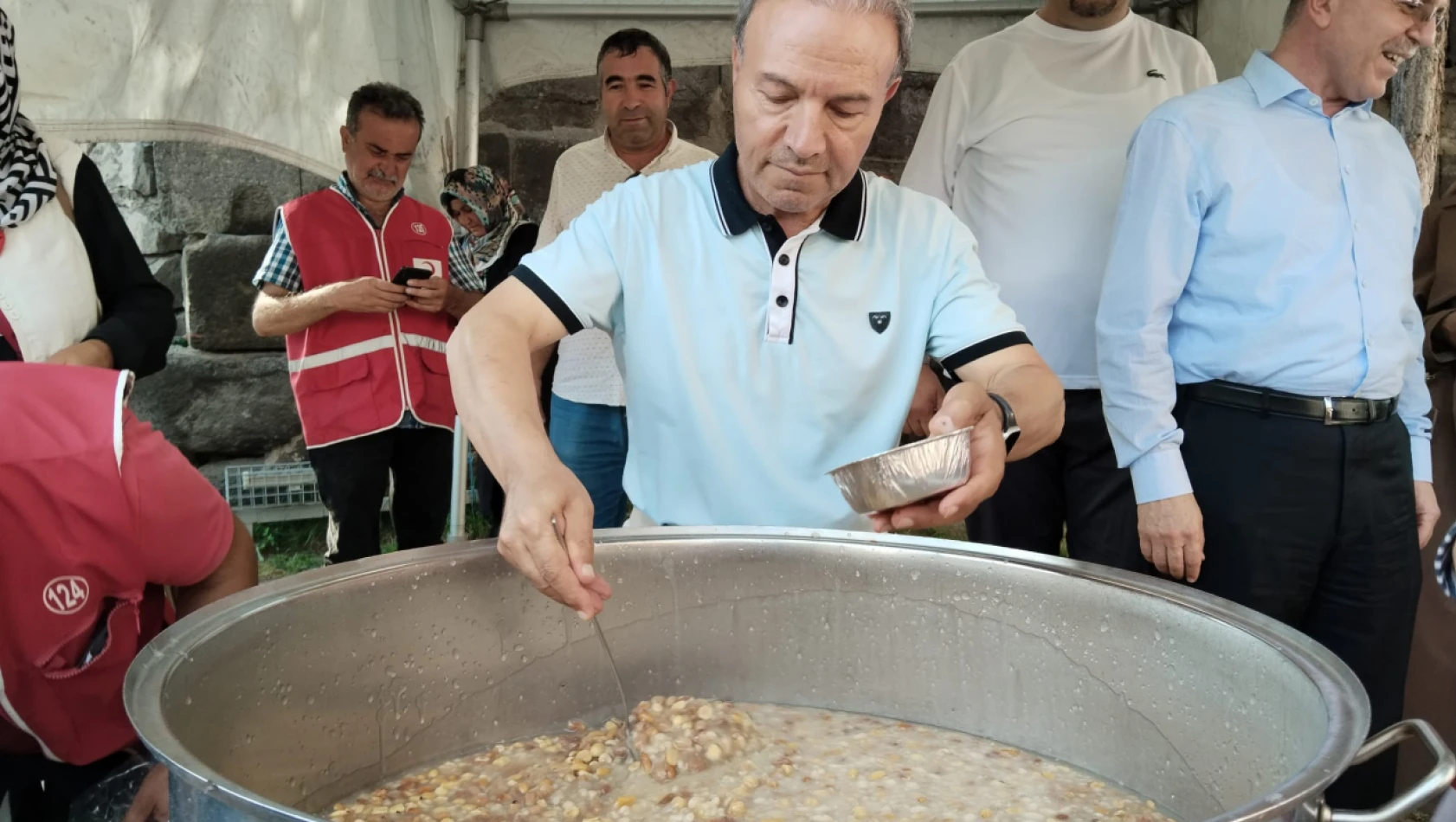 Kayseri Kızılay, Aşure Günü'nde Vatandaşlarla Buluştu!