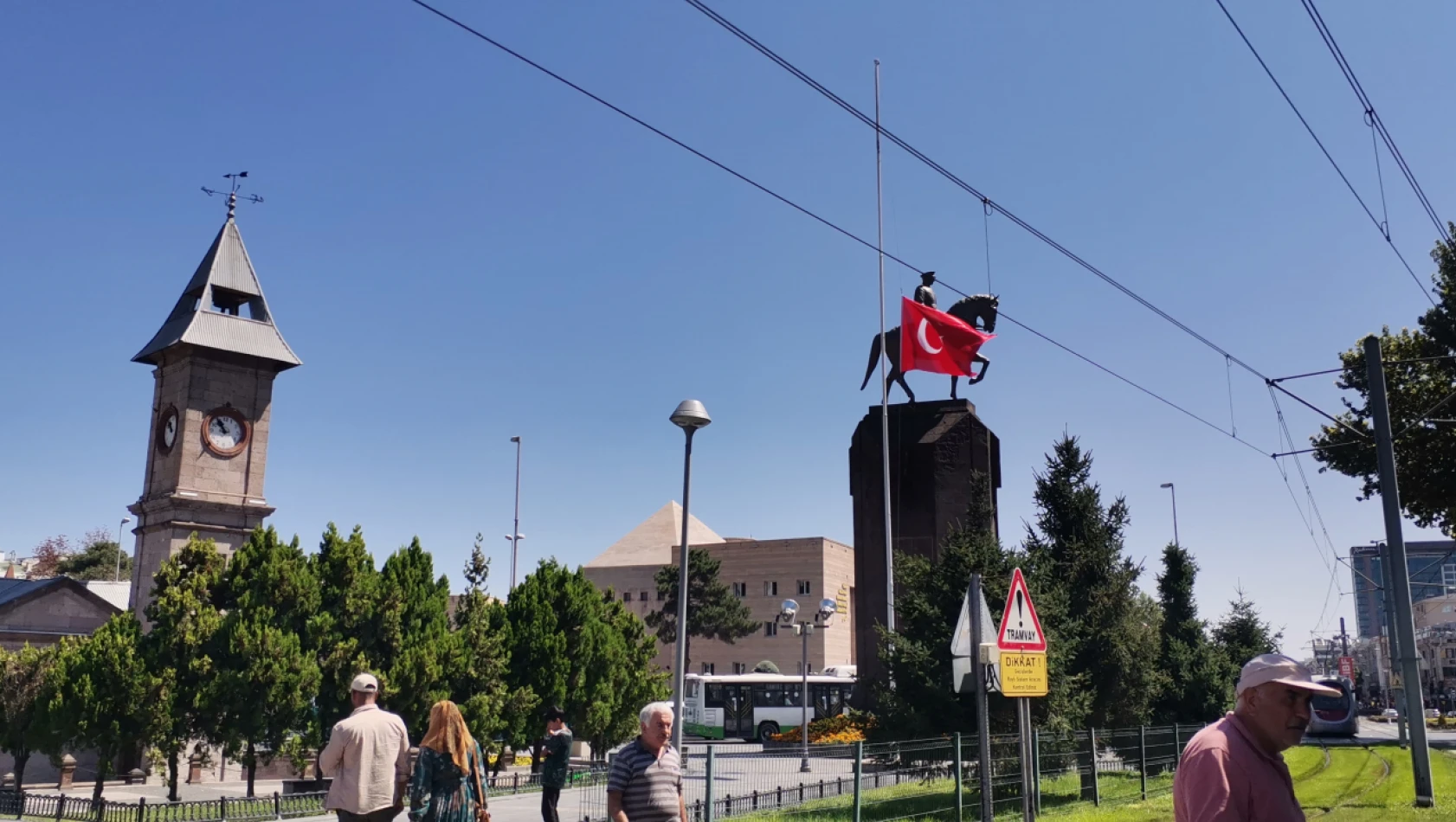 Kayseri, Nevşehir, Kırşehir, Niğde - Bayraklar Yarıya İndi!