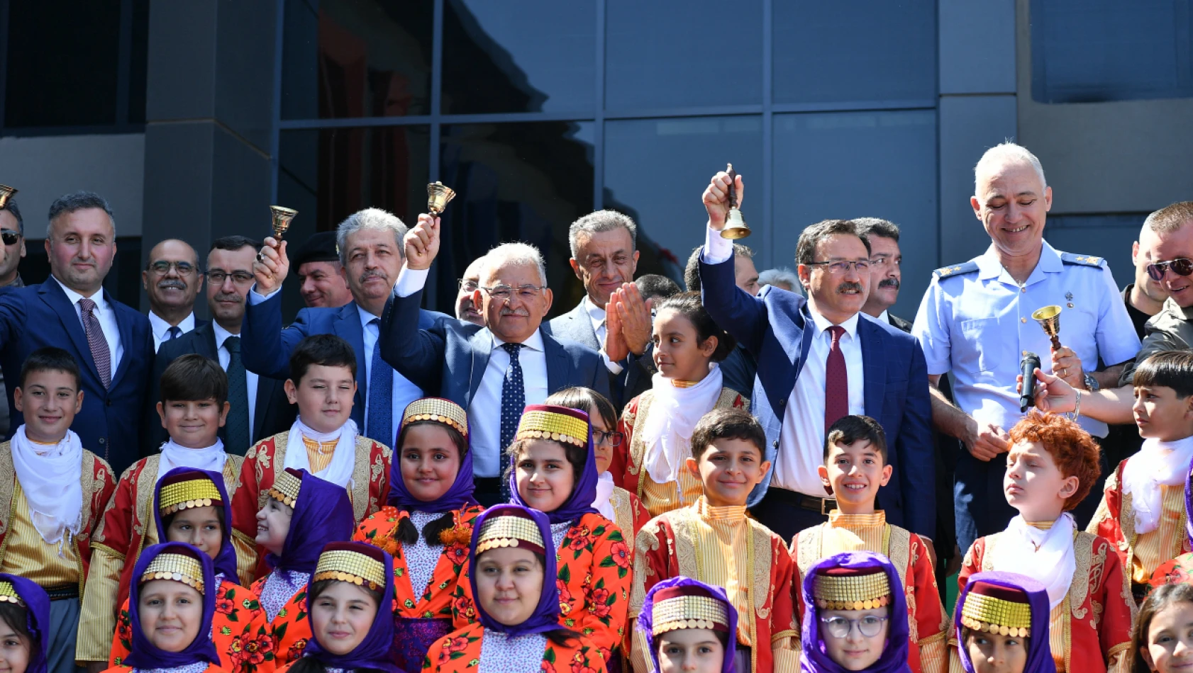 Kayseri Protokolü okul zilini çaldı!