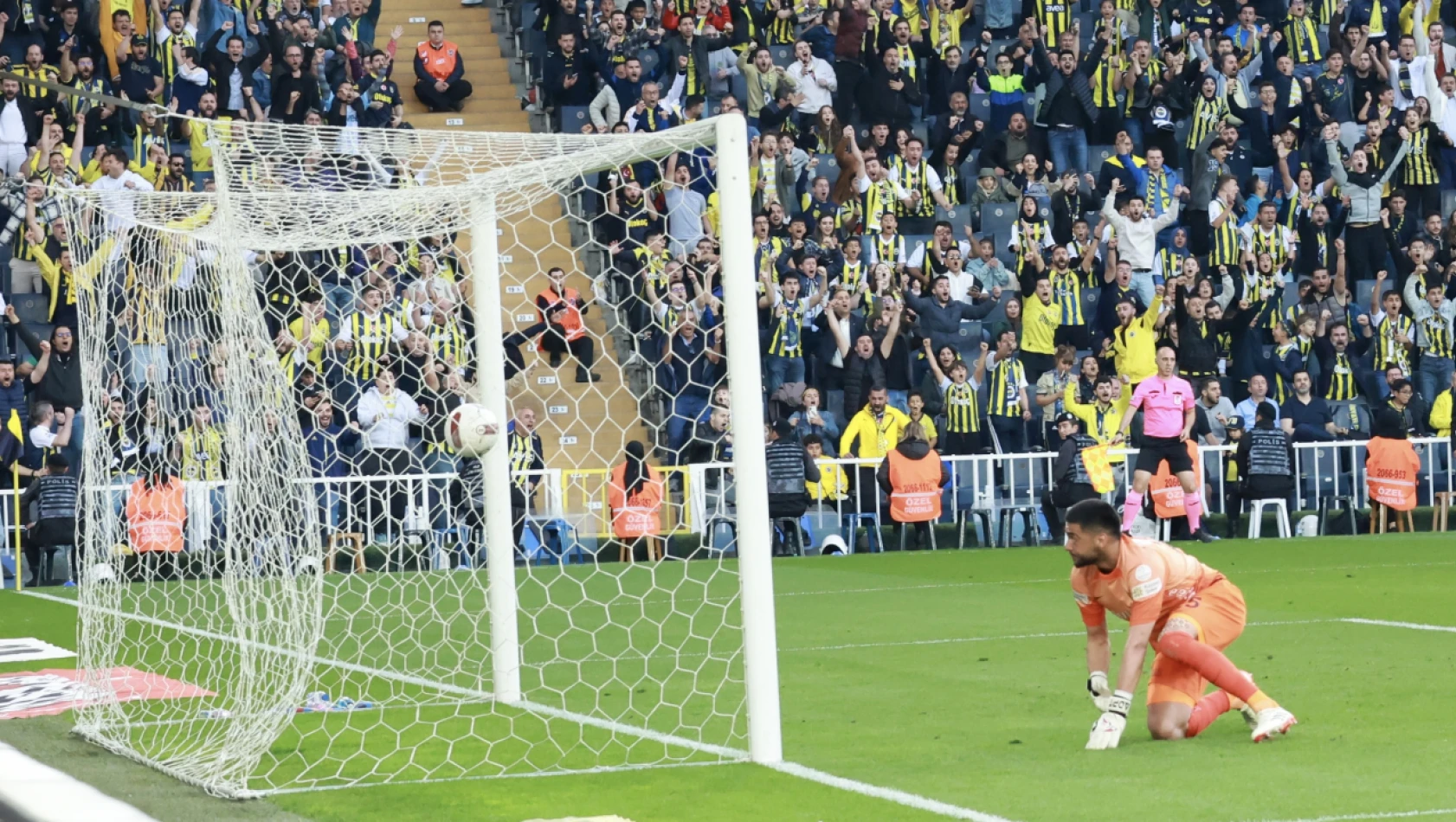 Kayserispor İstanbul'dan eli boş döndü (3-0)- Süper Lig'de son 2 haftaya girildi!