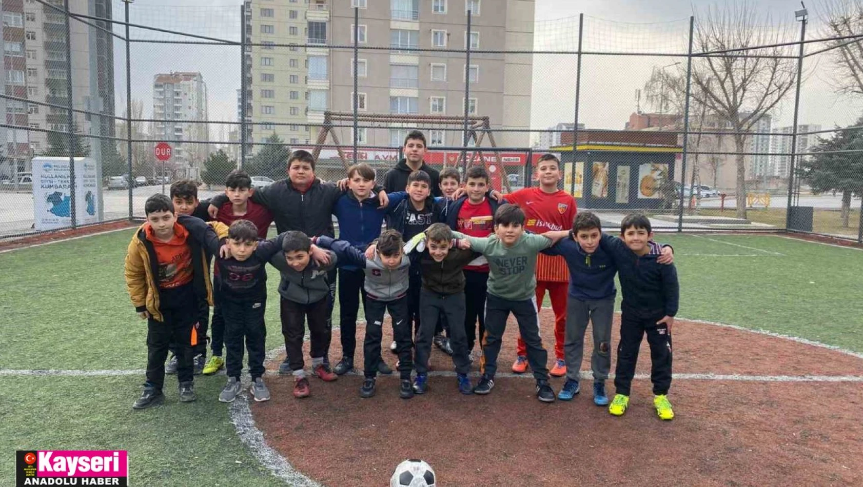 Melikgazi'nin futbol kursu ile çocuklar daha verimli zaman geçiriyor