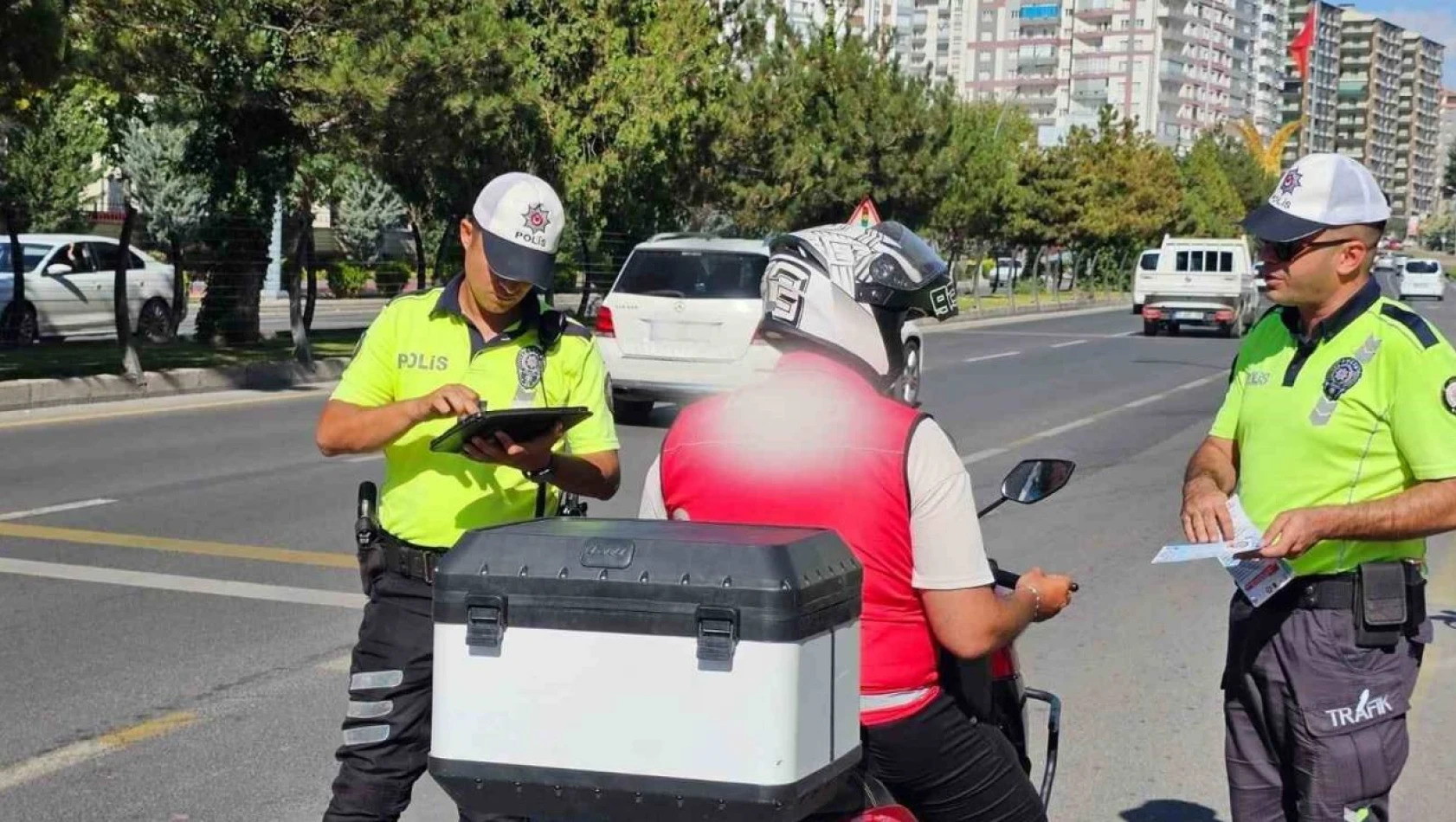 Motosiklet Sürücüleri Kontrol Ediliyor