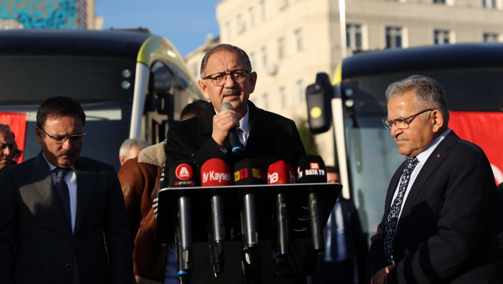 Özhaseki Büyükşehir Belediyesi'nin Otobüs Tanıtımına katıldı
