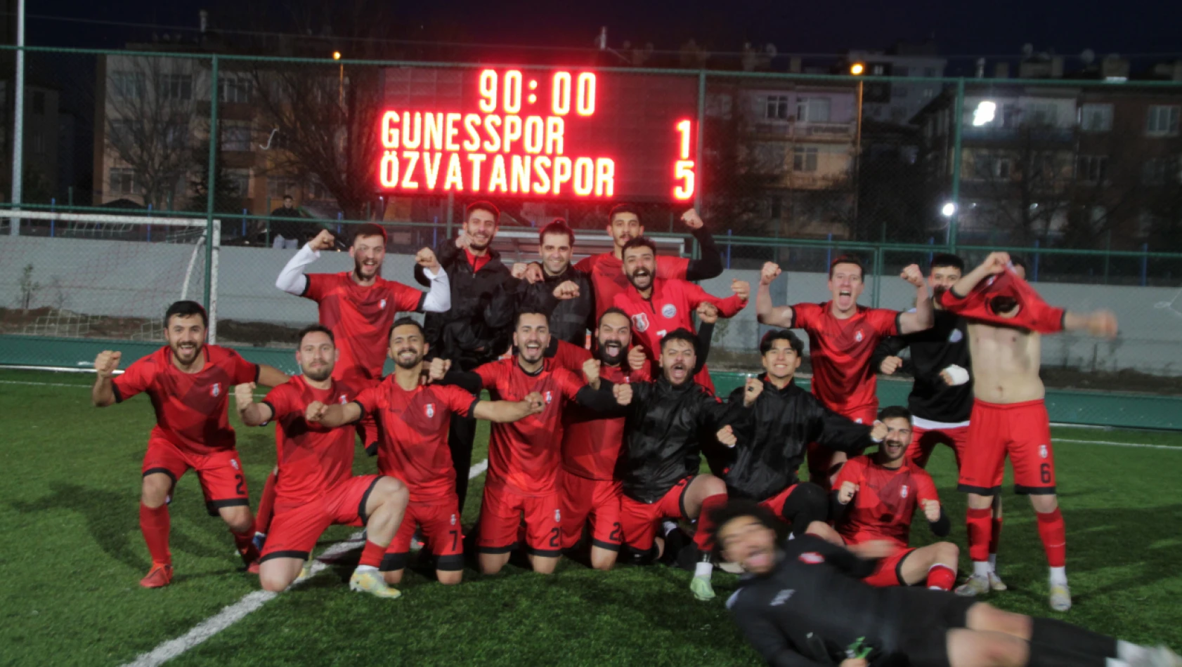 Özvatan Lideri 5 Golle Geçti Zirveye Oturdu - Kayseri Amatör Futbol