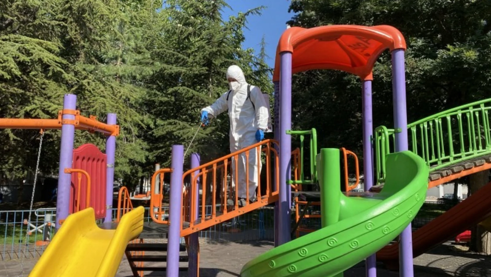 Kayseri'de oyun parkları dezenfekte ediliyor